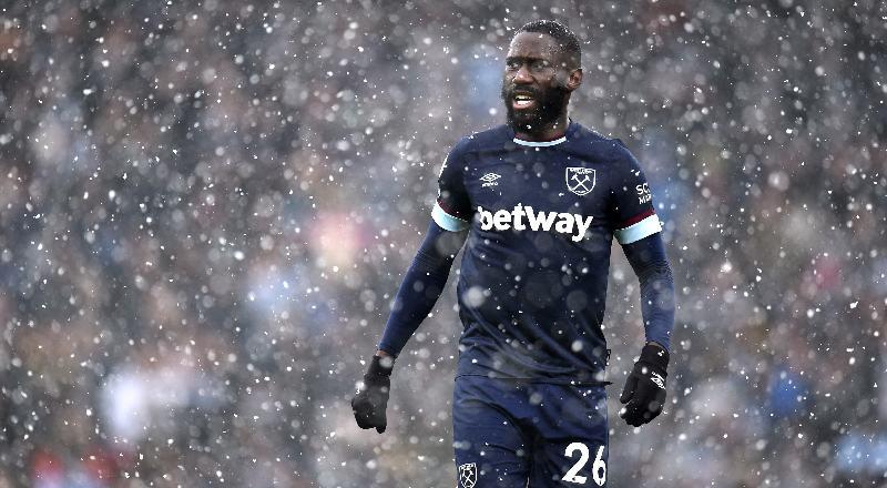 Beşiktaş'la görüşmek için İstanbul'a gelen Arthur Masuaku'nun 2016/2017 sezonundan beri terlettiği West Ham United forması ile sayıları...